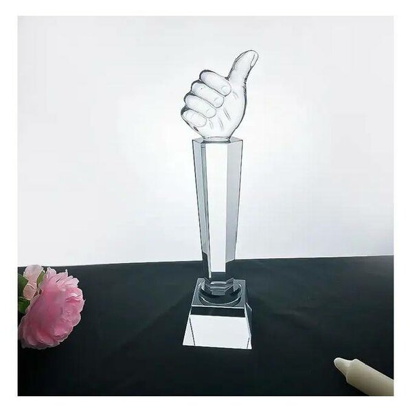 TROPHÉE EN POUCE  CRISTAL TRANSPARENT