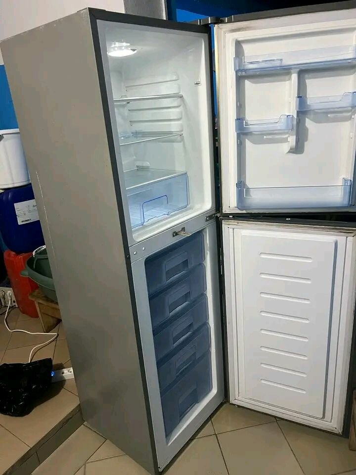 Réfrigérateur combiné moderne