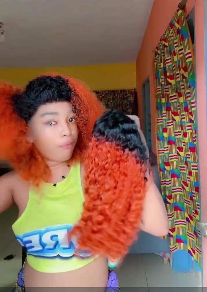 Perruques synthétiques colorées