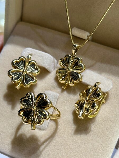 Набор из золота