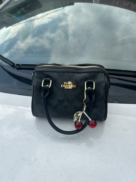 Sac à main noir élégant