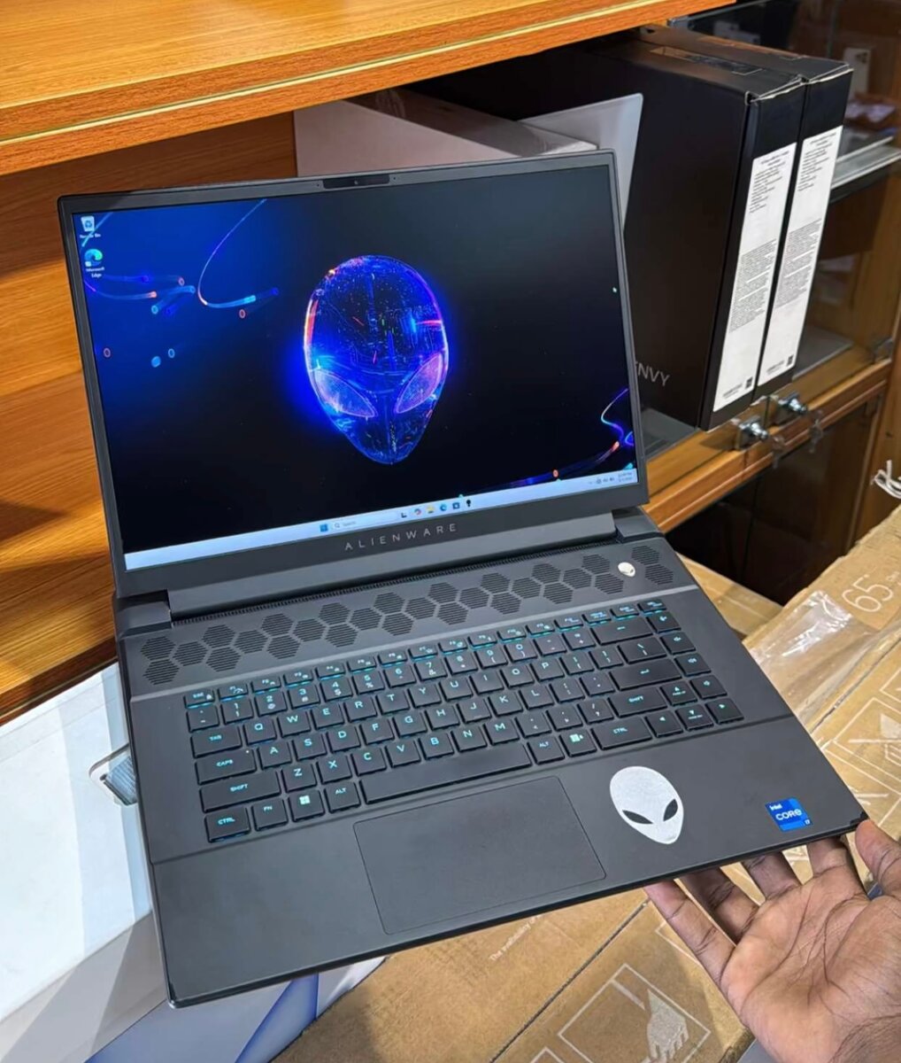 Neatly Alienware M16 R1 intel core i7 13th generation 16GB r