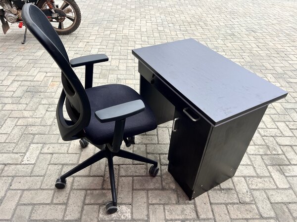 Cute office table and chair