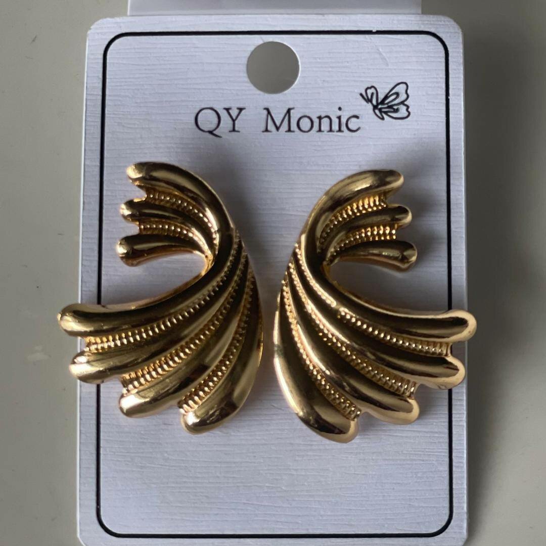 Boucles d'oreilles dorées élégantes