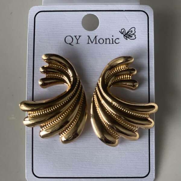 Boucles d'oreilles dorées élégantes