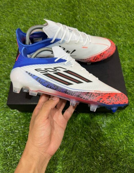 Chaussures de football colorées