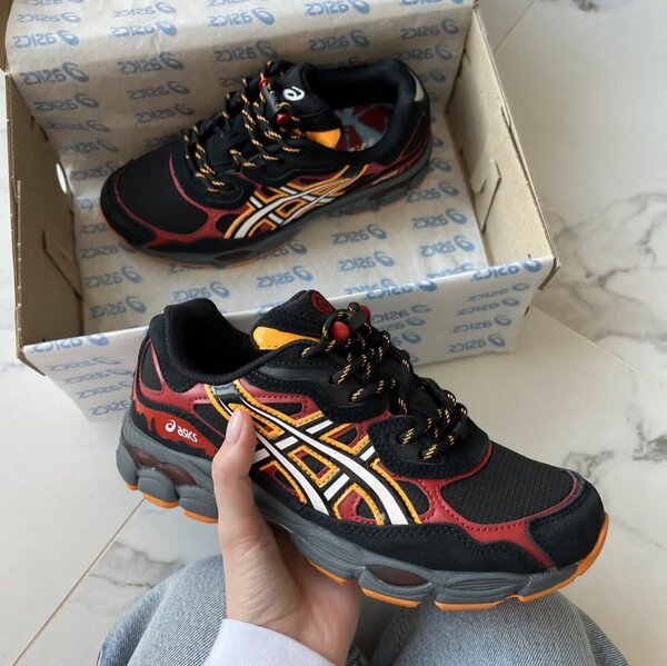 Chaussures de sport Asics noir rouge