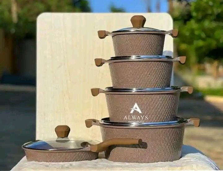 Non Stick Cooking Pot