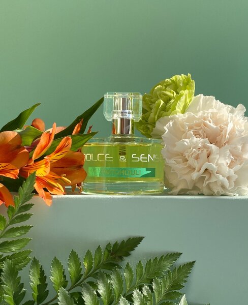 Rose centifolia, patchouli.