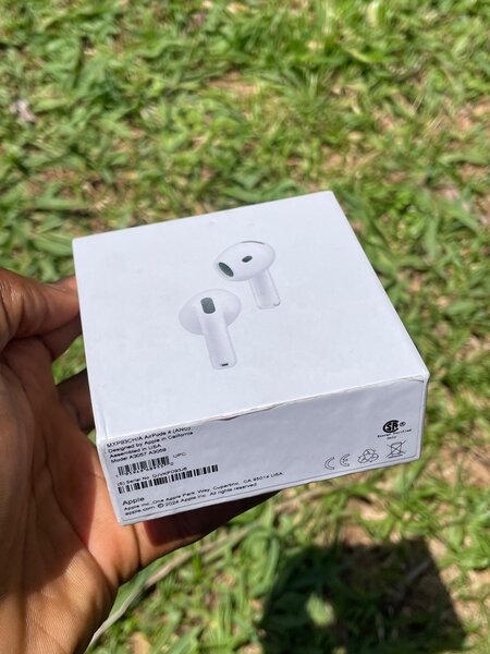 Apple AirPods 4