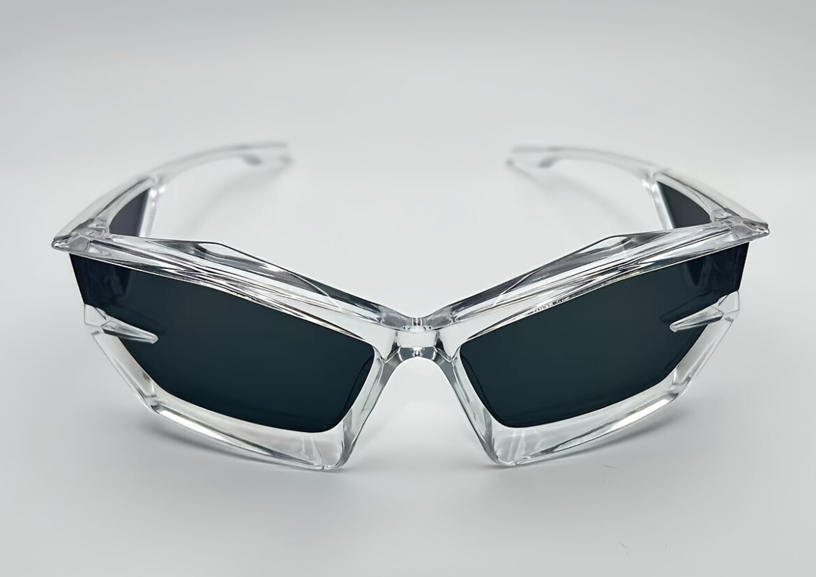 Lunettes de soleil futuristes