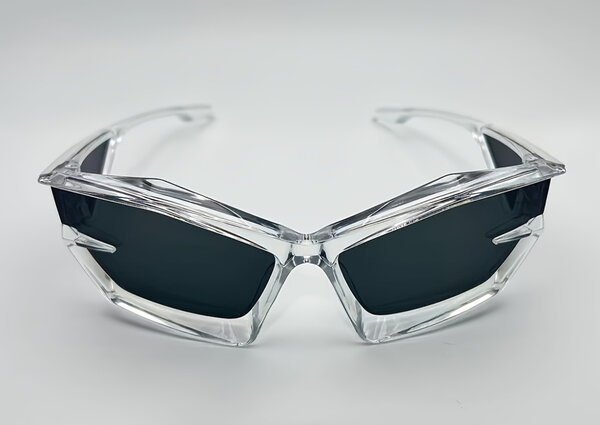 Lunettes de soleil futuristes