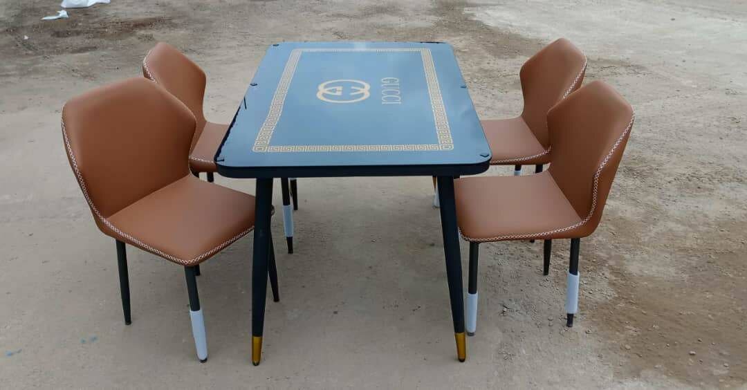 Ensemble Table et Chaises Modernes