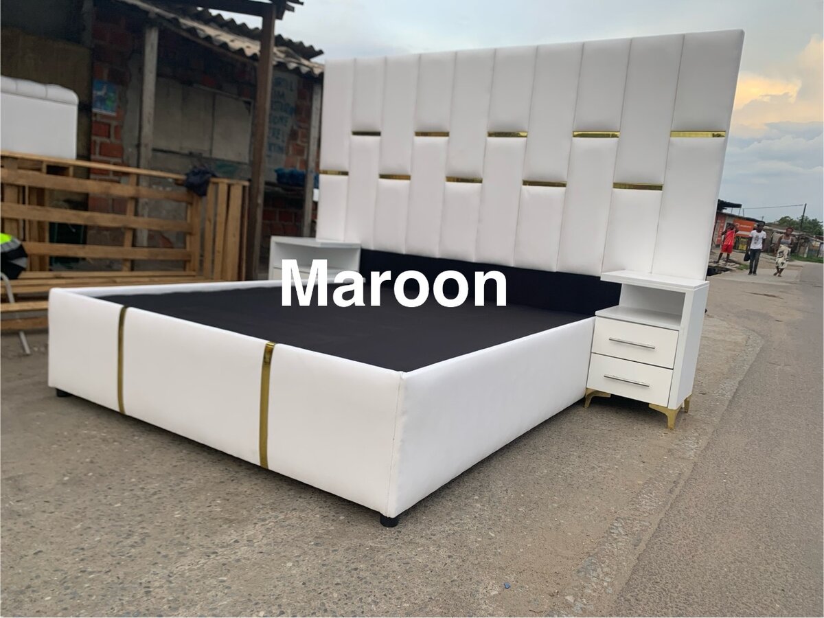 Bed, headboard and side drawers