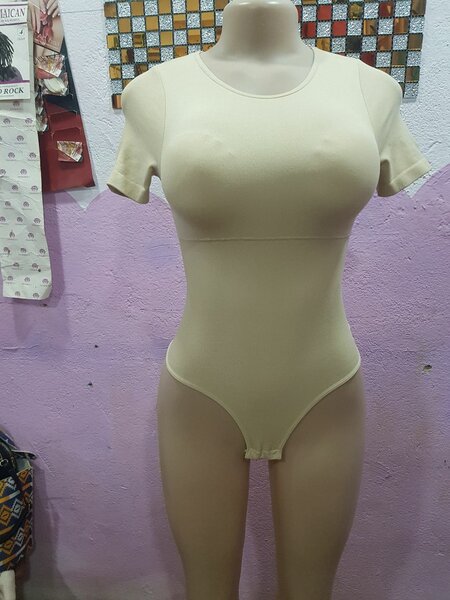 Body féminin élégant