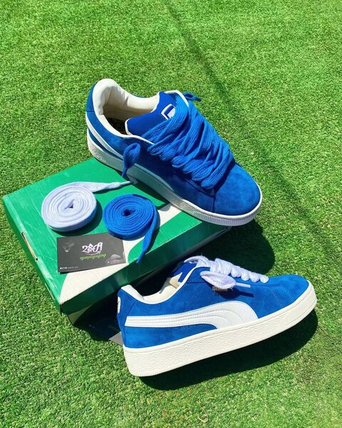 Baskets en daim bleu