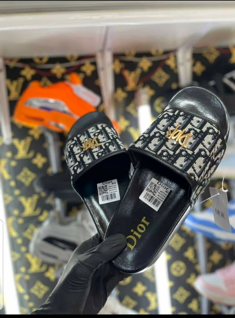 Dior slides