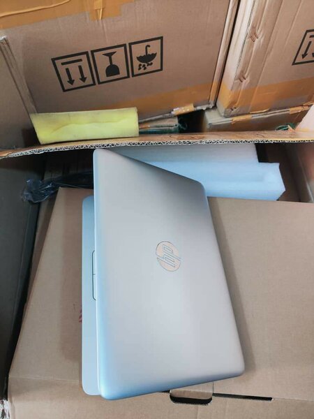 HP EliteBook 820 G3