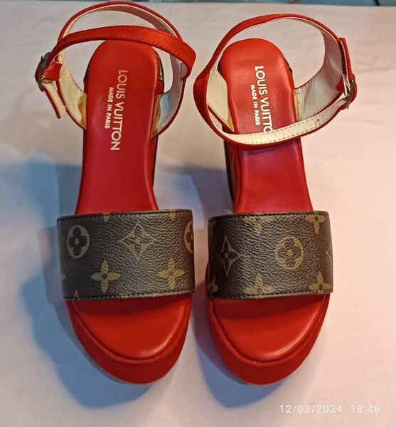 LOUIS VUITTON
