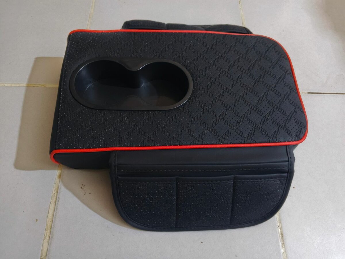 ACCOUDOIR DE VOITURE