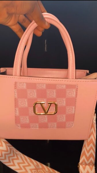 Sacs à bandoulière roses élégants