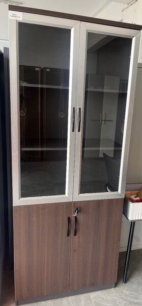 Armoire vitrée moderne