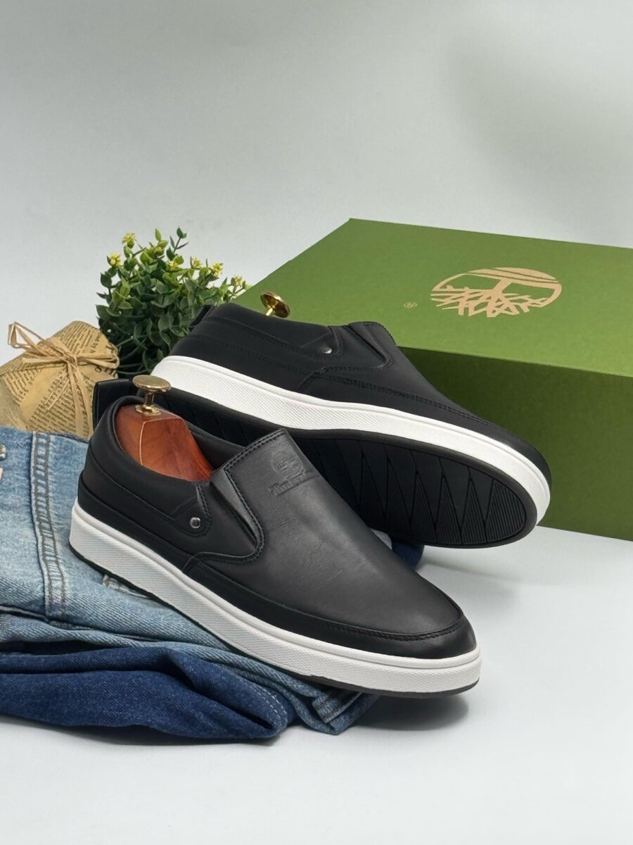 TIMBERLAND BLACK AND WHITE