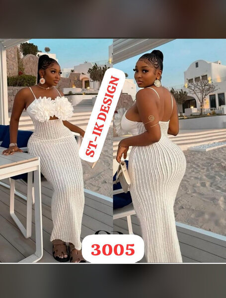 Robe élégante blanche perlée