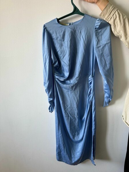 Белое и голубое платье