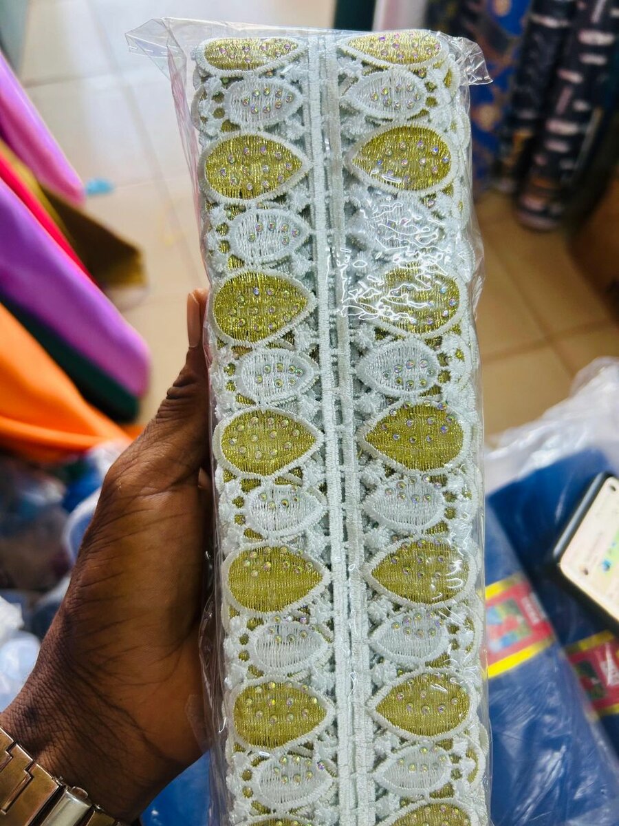 Perles dorées décoratives