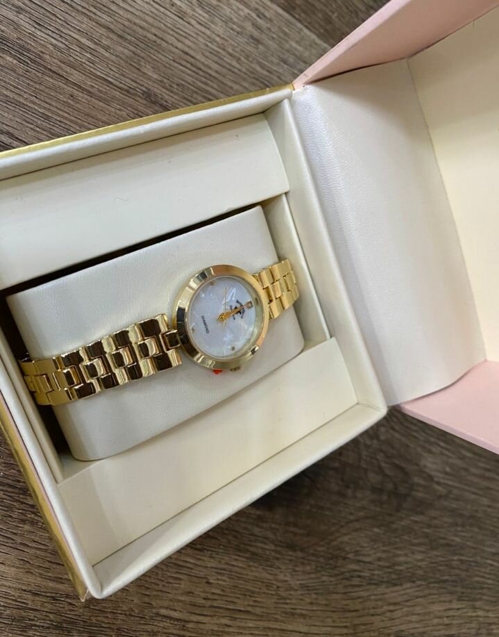 Elegant Gold Ladies Watch