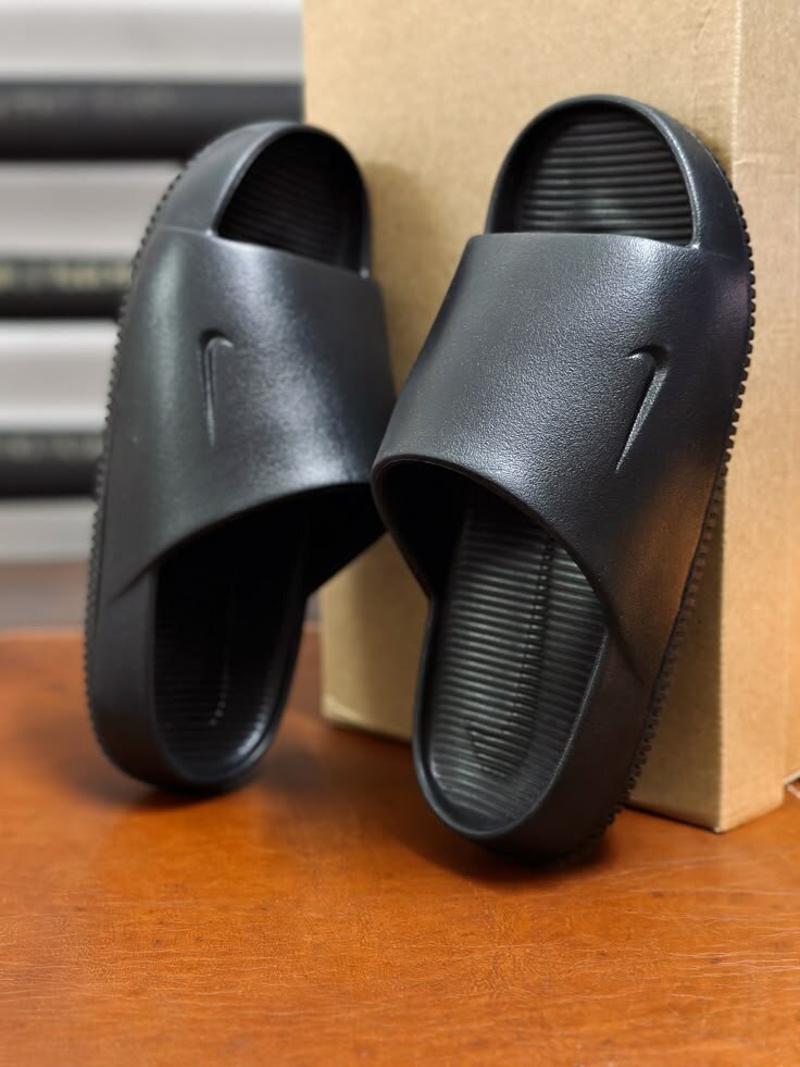 Sandales noires tendance unisexes