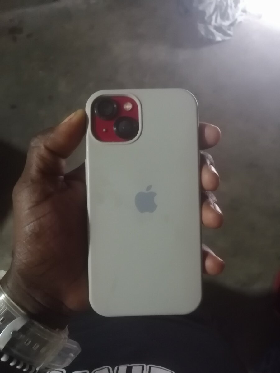 iPhone 13 simple propre couleu