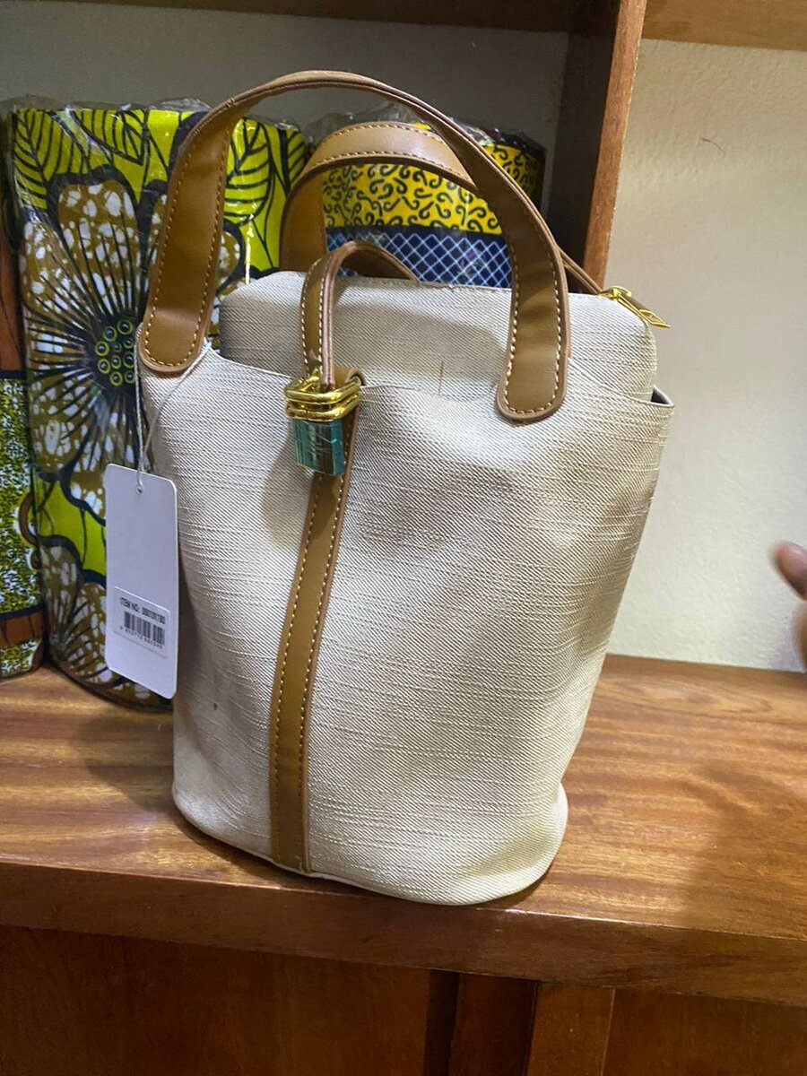 Sac à main en toile élégante