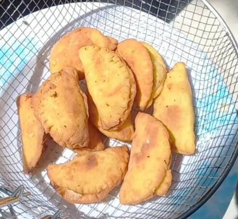 Mini pizzas ,pastel , crepes