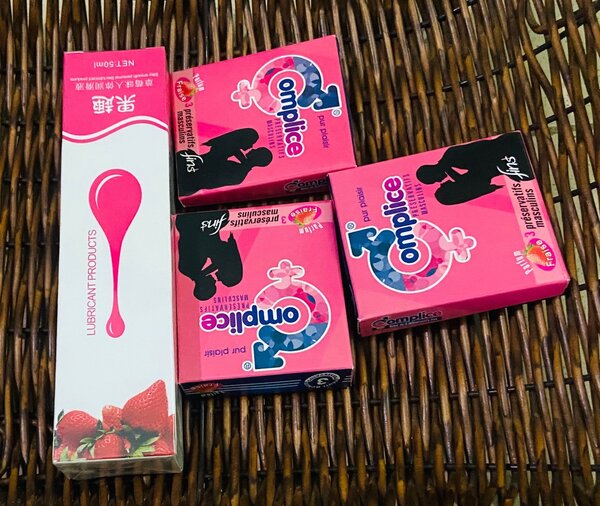 9 préservatifs + 1 lubrifiant