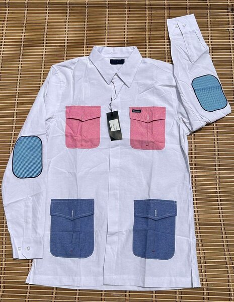 Chemise à poches colorées