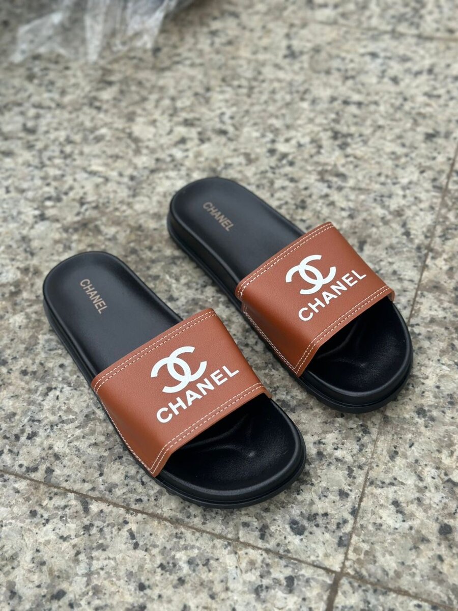 Claquettes de Marque Élégantes