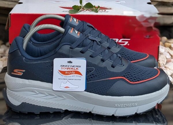 baskets de la marque SKECHERS en bleu