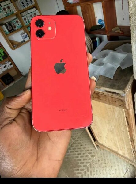 iPhone 12 Rouge Propre