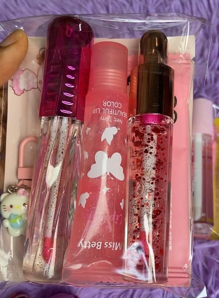 Trousse maquillage Hello Kitty - Lip gloss et accessoires