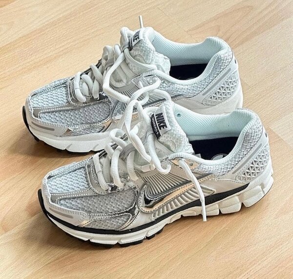 Nike Vomero 5 Sneakers