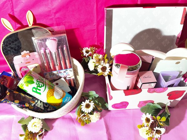 Gift Set For Women Pink Cosmetic Bag