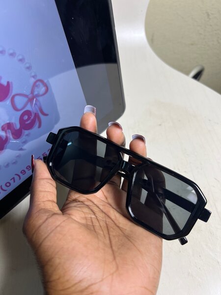 Lunettes de soleil femme noir