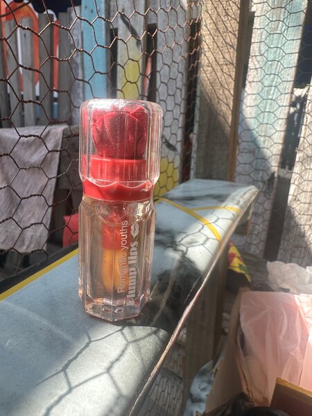 Gloss repulpant pour lèvres