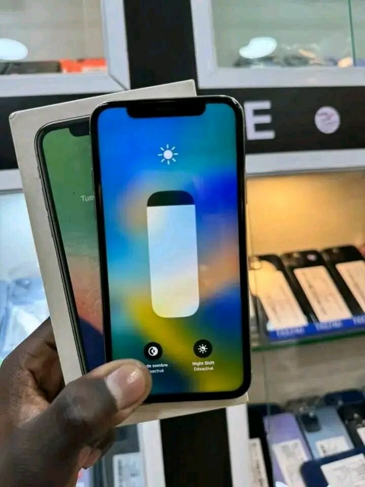 iPhone Xr 2025 Noir Élegant
