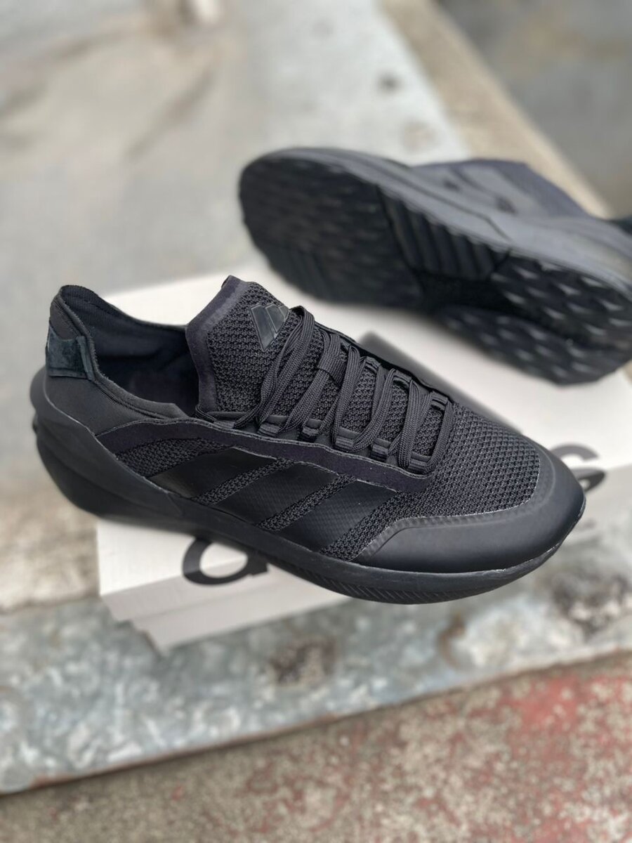 chaussure de sport Adidas Avry