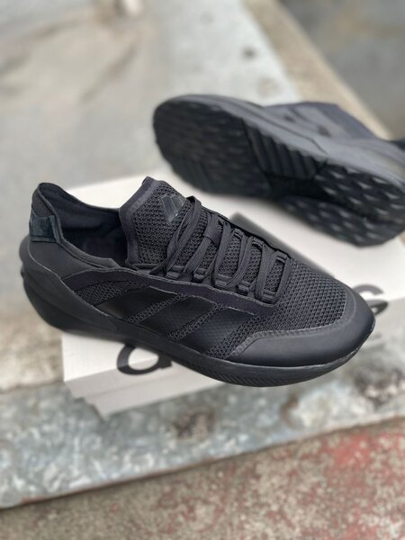 chaussure de sport Adidas Avry