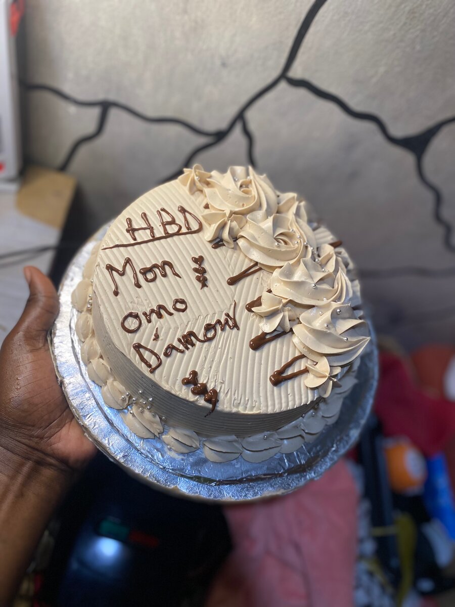 Gâteau d'anniversaire crème