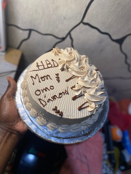 Gâteau d'anniversaire crème